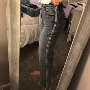 HIGH WAISTED SIDE ZIPPER JEANS